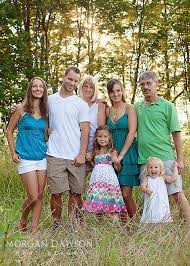 Pin By Sara Oyer On Photo Inspiration Family Photo Outfits Family Photoshoot Family Portraits