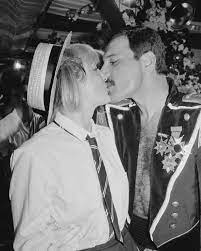 Pcs, handys, zubehör & mehr. Freddie Mercury With Mary Austin Freddie Mercury Legend Facebook