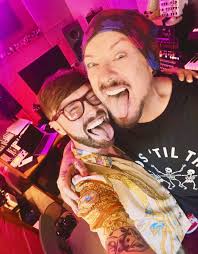 The most amazing time seeing Robbie Williams perform with my mam! 🎶 ❤️  Managed to swindle our way into the friends and family section 🤪😂