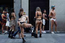 Desigual regala ropa gratis a quien vaya desnudo