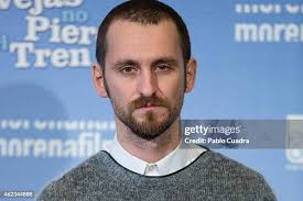 Actor Jorge Bosch and actress Candela Pena pose during a photocall to...  News Photo