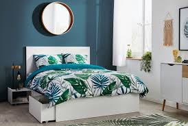 Faites votre choix dans notre gamme de lits avec rangements intégrés et bénéficiez. Lit Avec Rangements 140x190 Cm Rava Pas Cher Lit Adulte But Iziva Com