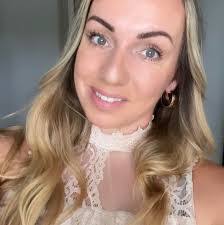 Karina Bell's Instagram, Twitter & Facebook