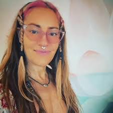 Naomi Wilder's Instagram, Twitter & Facebook