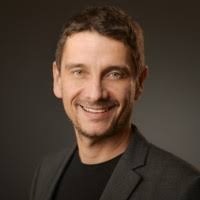 100+ perfiles de «Robert Hell»