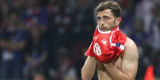 Eurosport propose pour cette rencontre un suivi en direct permettant de connaître l'évolution du score et les actions importantes. Euro 2016 Un Defaut De Fabrication A L Origine Des Maillots Dechires Lors De Suisse France