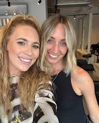 Going lighter, feeling brighter. Frankie bby @franksmartin_ always such a  pleasure having you in, I love our chats and you 🤗 Full head of highlights  plus tipouts using @redkenpro_anz flash lift bondor