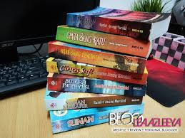 Ramlee awang murshid (lahir 4 november 1967) ialah seorang novelis dan juga penulis malaysia ramlee awang murshid dilahirkan di papar, sabah, pada 4 november 1967 dan pemegang novel terbarunya, bagaikan puteri, dinobatkan sebagai pemenang anugerah sastera negeri sabah dan. Terjebak Dengan Laksamana Sunan The Series By Ramlee Awang Murshid Blog Lea Azleeya