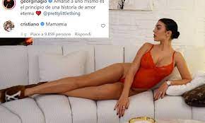 Georgina Rodriguez FOTO in intimo sul divano di casa e Ronaldo commenta:  'Mamma mia'|Primapagina | Calciomercato.com