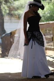 Do Love Me Cowgirl Country Wedding Gown In Black And White Black Lace Strapless Hat Country Wedding Gowns Country Wedding Dresses Tulle Wedding Dress
