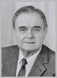 Walter Scheuer's Instagram, Twitter & Facebook