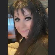 Janet Teague's Instagram, Twitter & Facebook