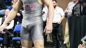 WEIGH IN: Big Wrestling Bulge - Mike Longo… ThisVid.com