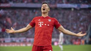 Robert lewandowski (pol) currently plays for bundesliga club bayern münchen. Robert Lewandowski Scores Late Keeps Bayern Munich On Track In Bundesliga Football News India Tv