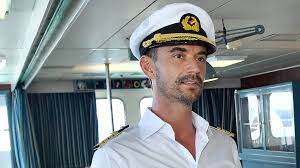 Das traumschiff hat einen kapitän verdient, der diese rolle auch lebt und. Der Traumschiff Kapitan Ist Fur Florian Silbereisen Eine Herzensangelegenheit