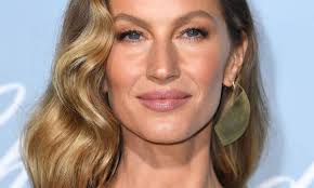 His wife, gisele bundchen, and many fans, took to social media to celebrate tampa bay's win, who will also host the game for the first time in the. Gisele Bundchen Stuns In Unbelievable Bikini Photo On The Beach Showcasing Toned Phsyique Hello
