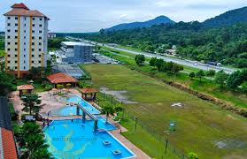 There are better waterparks elsewhere but orang utan island is an attraction. Bukit Merah Laketown Resort Perak Emila Yusof Emilatopia