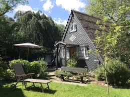 Gemutliches Ferienhaus Mit Eingezauntem Garten Und 2 Terrassen Hauszeit Schonhagen In Schonhagen Schonhagen Sc In 2020 Ferienhaus Eingezaunter Garten Style At Home