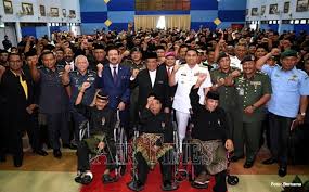 Kesusahan,kesenangan,keuntungan&kerugian adalah asam garam lumrah setiap perniagaan&kehidupan. Kementerian Pertahanan Cadang Beri Elaun Bulanan Kepada Penerima Pingat Jasa Malaysia Air Times News Network