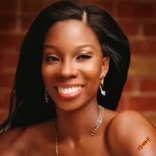 Mia Holloway's Instagram, Twitter & Facebook