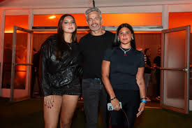 Otaviano Costa leva Giulia e Olívia ao Rock in Rio e altura da caçula impressiona