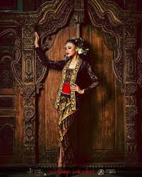 Beli kebaya anne avantie online berkualitas dengan harga murah terbaru 2021 di tokopedia! 13 Kebaya Artis Dengan Rancangan Anne Avantie Bagus Banget