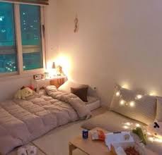 Pembentukannya melalui pencahayaan lampu pada pinggiran plafon di atas. Trik Cerdas Dekorasi Kamar Tidur Minimalis Ala Korea