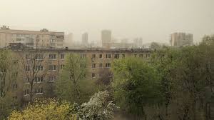 Немного столицу накрыл дым от пожаров в чернобыле, в связи с этим граждан. Pylnaya Burya V Kieve 16 Aprelya Foto I Video
