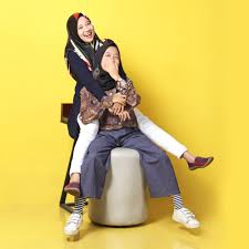 Menerima segala jenis liputan photo outdoor maupun indoor/studio, seperti foto wedding, prewedding, acara/pesta, foto wisuda bersama keluarga, photo product/food & drink, maternity, personal, photo group/team, dan lainnya. Cihophoto Studio Photos Facebook
