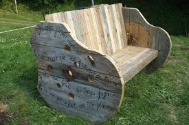 Handmade, reclaimed wooden cable spool wine bar. Learn How To Build A Cable Spool Bench Diy Cable Spool Bench