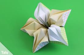 Origami Blute Falten Anleitung Zum Nachbasteln Origami Anleitungen Origami Origami Fur Anfanger