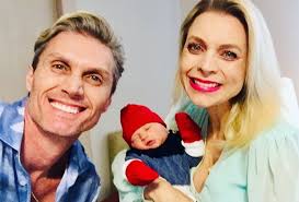 Aos 47 anos, André Segatti é papai pela segunda vez