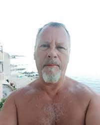 Hi! I can't give you the moon or the world, what I can offer is trust,  loyalty, faithfulness, and respect! I enjoy camping, fishing, and spending  time with friends and my 2