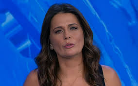 Após deixar jornal no meio, Adriana Araujo está bem e já tem data para  voltar ao ar · Notícias da TV