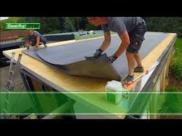 Epdm Dachbahn Auf Holz Osb Mit W 1 Verlegen Perfekte Dachabdichtung Mit Elastotop Epdm 90 Minuten Youtube Dach Schalung Pool Haus