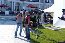 Das paar hatte sich im august 2007 vor laufender kamera das jawort gegeben. Dienstag Ist Gulcan Tag