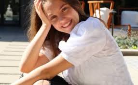 During a video appearance on variety's actors on actors series, the marvel star chatted but as fans of olsen know, she and arnett are notorious for keeping their romance out of the public eye. Robbie Arnett Everything About Elizabeth Olsen S Boyfriend Networth Height Salary