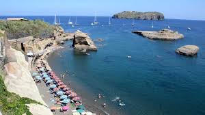 Ventotene, la piccola grande isola. Ventotene Cala Nave 9 Agosto 2012 Youtube