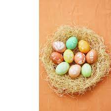 Charming mottled eggs of robins, tree swallows, blackbirds and crossbills nest together in a neutral palette and were originally painted in watercolour for this delightful fabric design. 53 Easy Easter Egg Designs How To Decorate An Easter Egg