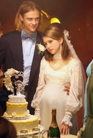 Taking the reigns for the first time as director, vera farmiga conveniently found her younger self at home when she cast her sister taissa in 'higher ground.' Taissa Farmiga Stars In The Movie Higher Ground Directed By Her Sister Vera Farmiga Dorri Olds Writer Graphic Designer