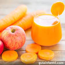 Zumo De Zanahoria Manzana Y Naranja Lleno De Vitaminas