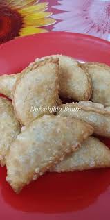Karipap atau cury puff atau biasa disebut pastel singapura memiliki kulit yang berlapis lapis dan renyah, biasanya diisi ayam Suka Buat Karipap Frozen Koleksi Resipi Mudah Dan Sedap Facebook