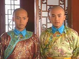 Để lại ấn tượng sâu đậm với các vai bà, mẹ khắc khổ, hiền từ của diễn viên, trương thiếu hoa được mệnh danh là bà cụ tốt bụng nhất màn. 20 NÄƒm Hoan Chau Cach Cach Cung Cac Sao On Láº¡i Ká»‰ Niá»‡m Háº­u TrÆ°á»ng Kho Quen Trong Thá»i Gian Quay
