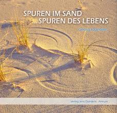 Sendmoments, 4.90 / 5.00 bei 984 bewertungen. Spuren Im Sand Spuren Des Lebens Aktuelle Titel Quedens Verlag Quedens De