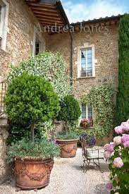 How to create an italian courtyard garden. Italian Villa Courtyard Small Courtyard Gardens Cottage Garden Tuscan Garden