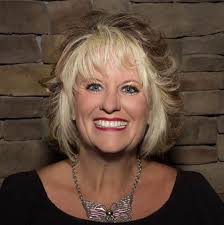 Whiskers, Wags, and Woofs: Poems and Heartfelt Essays for Dog and Cat  Lovers: Rayburn, Michelle, Willis, Kathy Carlton: 9781954576087:  Amazon.com: Books