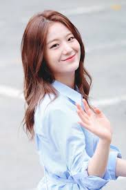Fromis 9 Gyuri 190712 Kbs Music Bank Long Hair Styles Hair Styles Korean Girl
