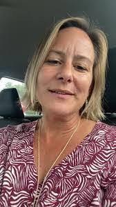 Juliana Bateman's Instagram, Twitter & Facebook