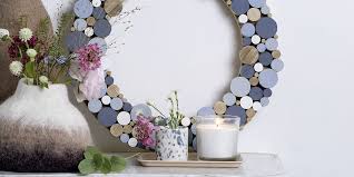 Voir cette épingle et d'autres images dans astuces par juge dominique. Diy Deco Utiliser Des Rondins De Bois Pour Fabriquer Une Couronne Recup Marie Claire