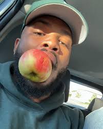 A bunch of random selfies from 2024… Surprise if you make it to the end..